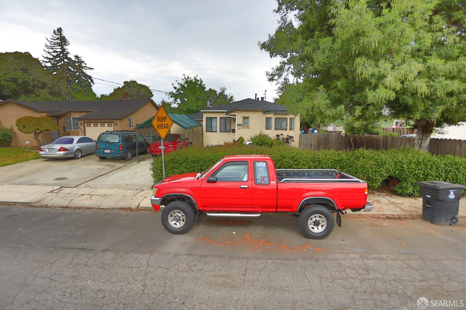 Detail Gallery Image 3 of 4 For 2377 Poplar Ave, East Palo Alto,  CA 94303 - 2 Beds | 1 Baths