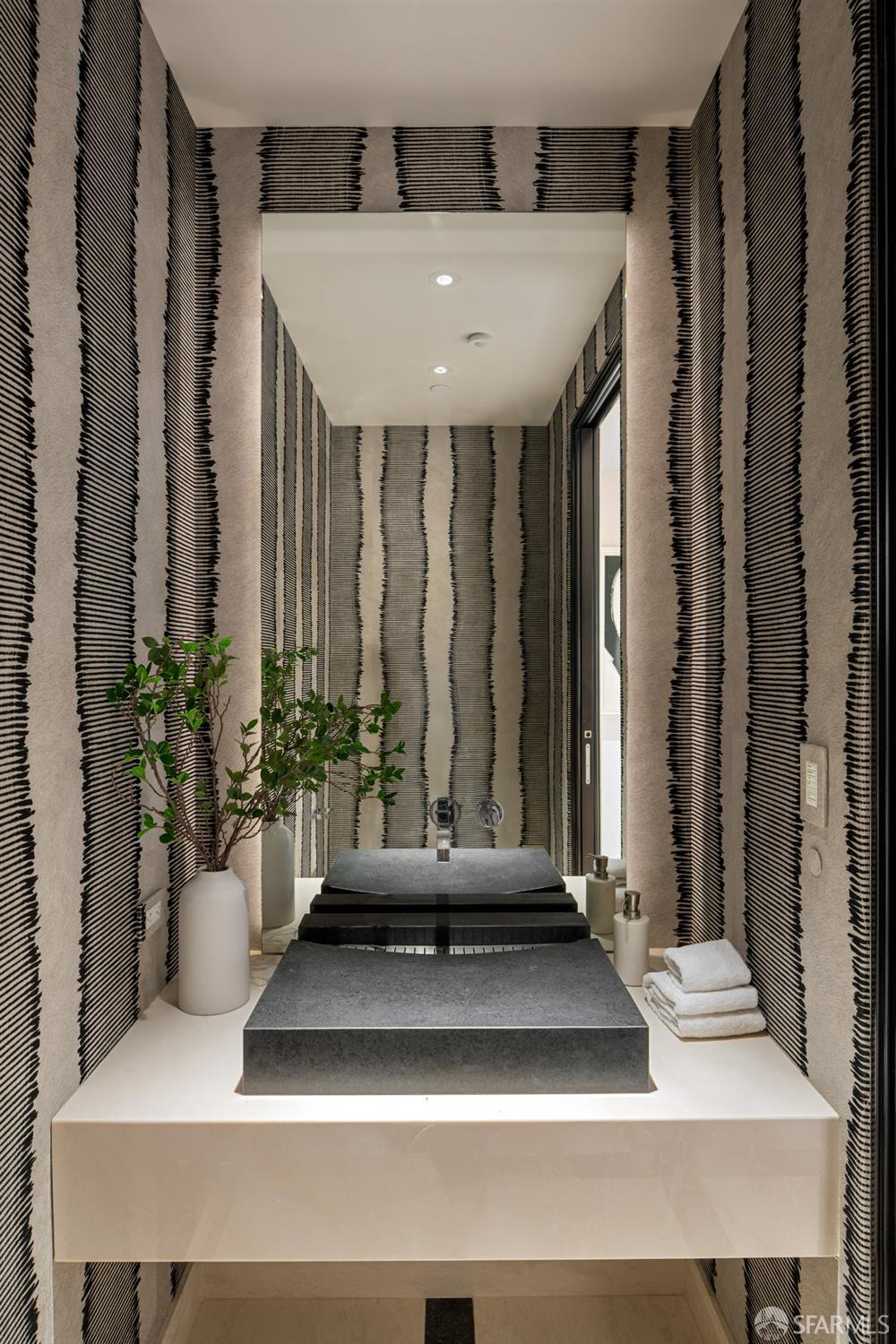 Detail Gallery Image 38 of 47 For 2626 Larkin St, San Francisco,  CA 94109 - 6 Beds | 5/3 Baths