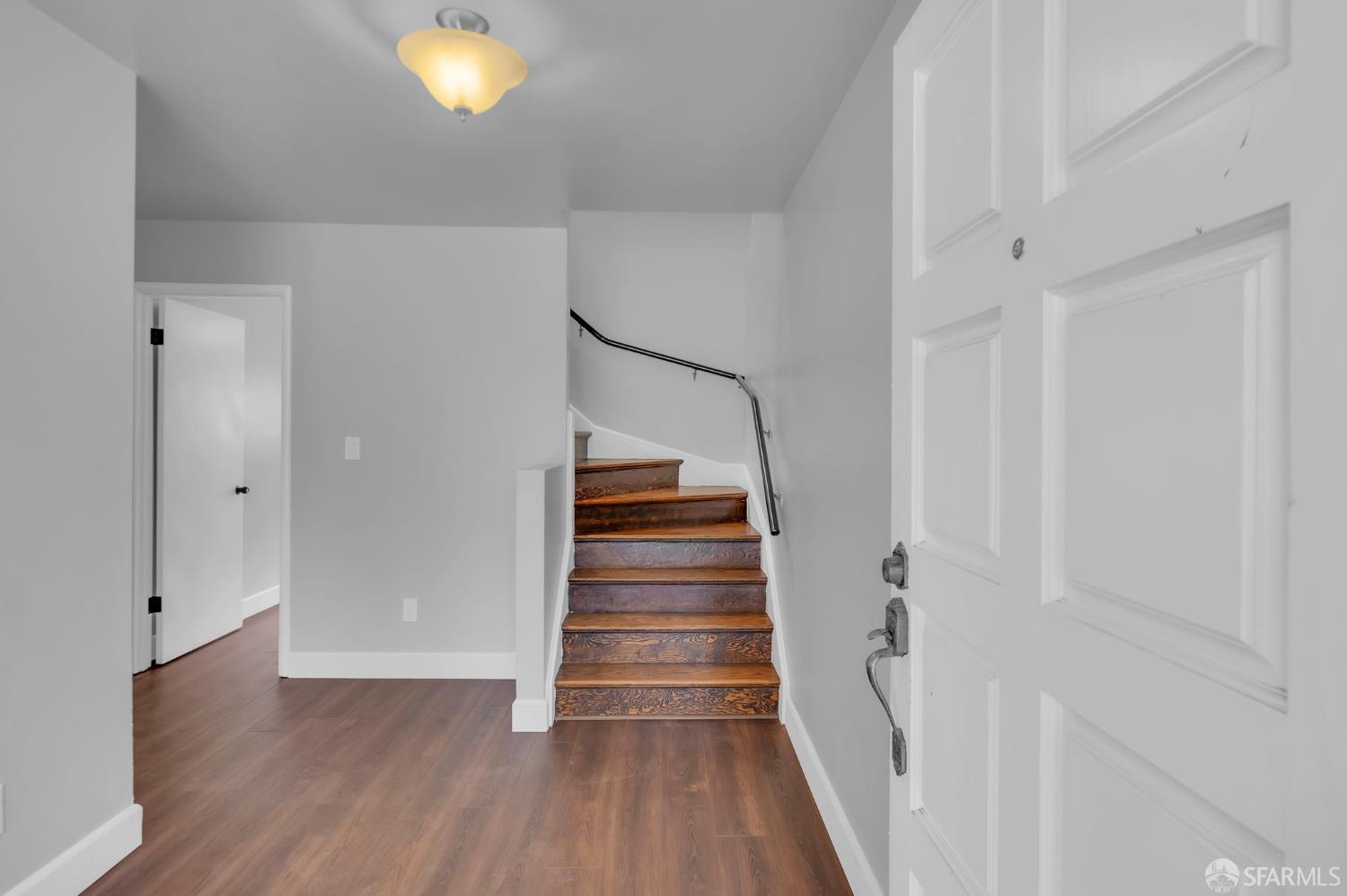 Detail Gallery Image 4 of 46 For 1560 Mckinnon Ave, San Francisco,  CA 94124 - 3 Beds | 1/1 Baths