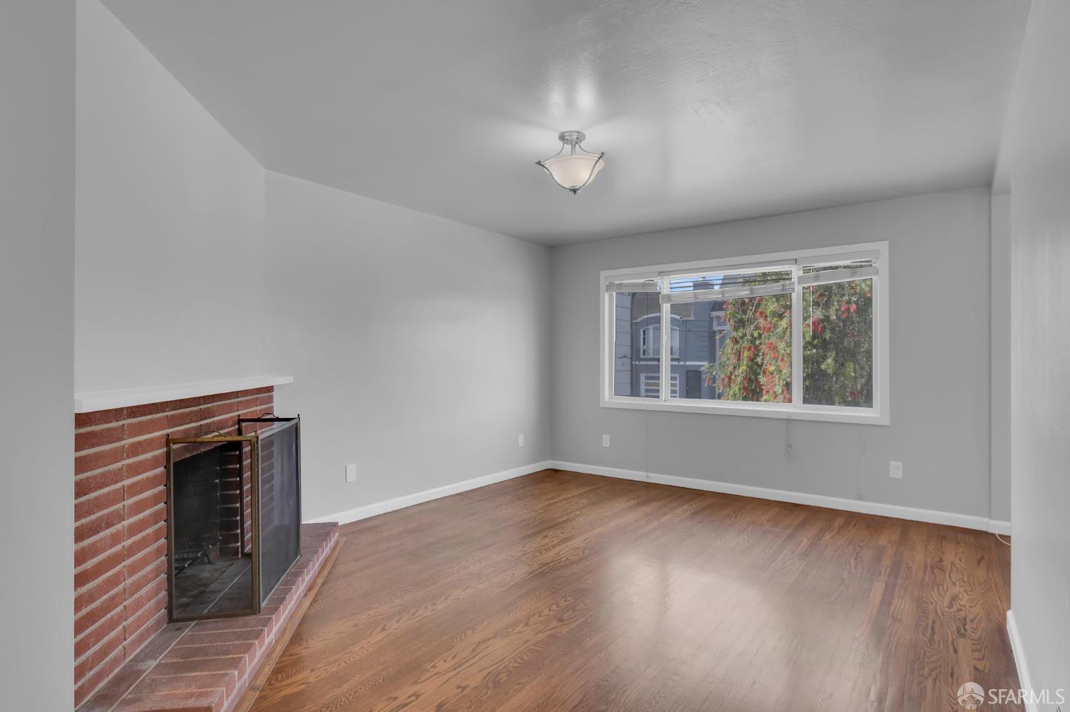Detail Gallery Image 6 of 46 For 1560 Mckinnon Ave, San Francisco,  CA 94124 - 3 Beds | 1/1 Baths