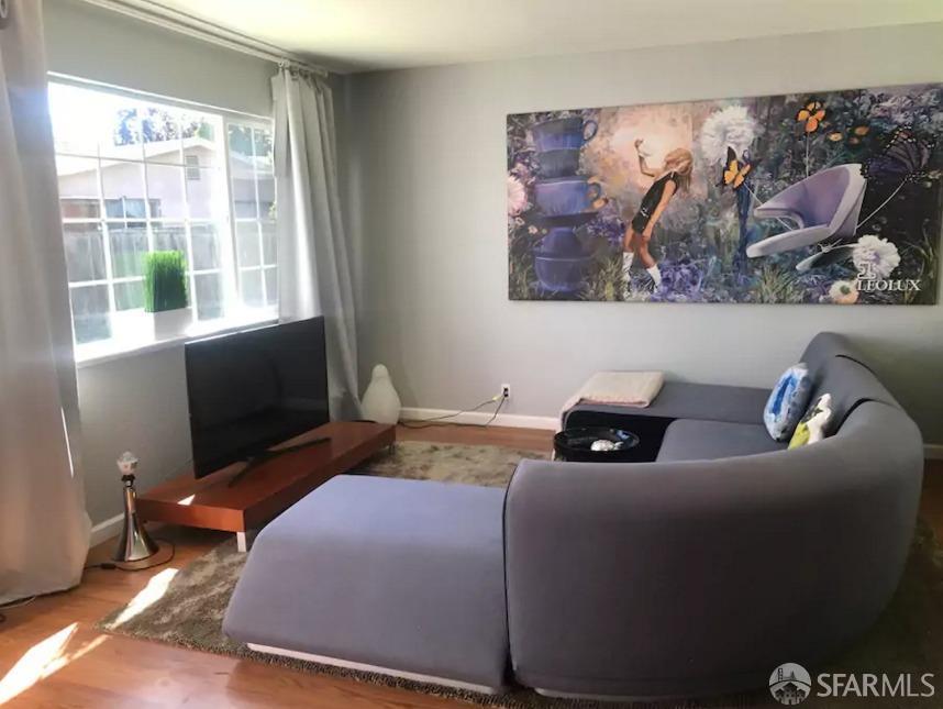 Detail Gallery Image 6 of 29 For 119 Lotus Way, East Palo Alto,  CA 94303 - 5 Beds | 4 Baths