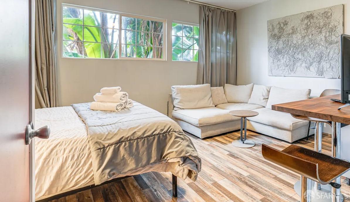 Detail Gallery Image 10 of 29 For 119 Lotus Way, East Palo Alto,  CA 94303 - 5 Beds | 4 Baths