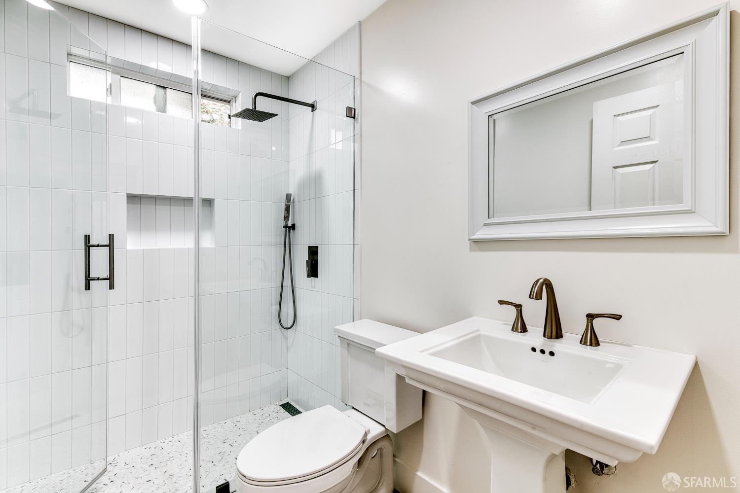 Detail Gallery Image 14 of 29 For 401 Silver Ave, Richmond,  CA 94801 - 3 Beds | 2 Baths