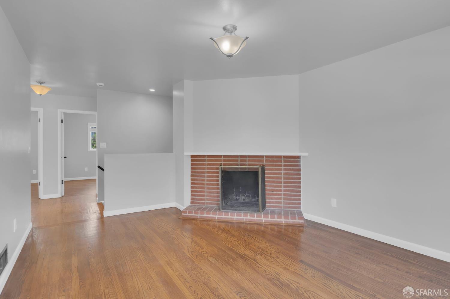 Detail Gallery Image 8 of 46 For 1560 Mckinnon Ave, San Francisco,  CA 94124 - 3 Beds | 1/1 Baths