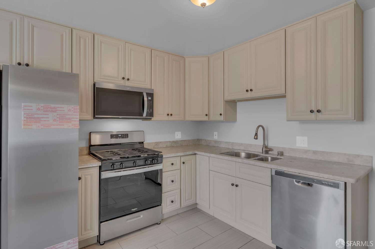 Detail Gallery Image 13 of 46 For 1560 Mckinnon Ave, San Francisco,  CA 94124 - 3 Beds | 1/1 Baths