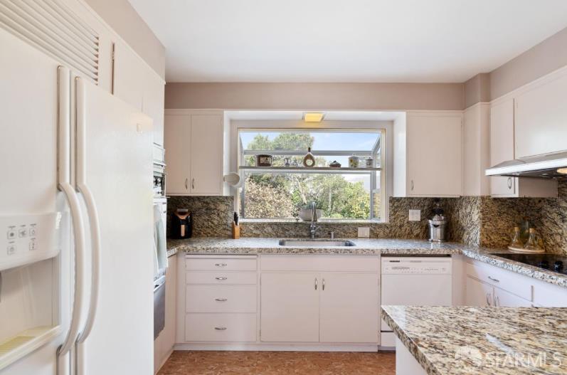 Detail Gallery Image 16 of 49 For 44 Stonecrest Dr, San Francisco,  CA 94132 - 4 Beds | 5 Baths