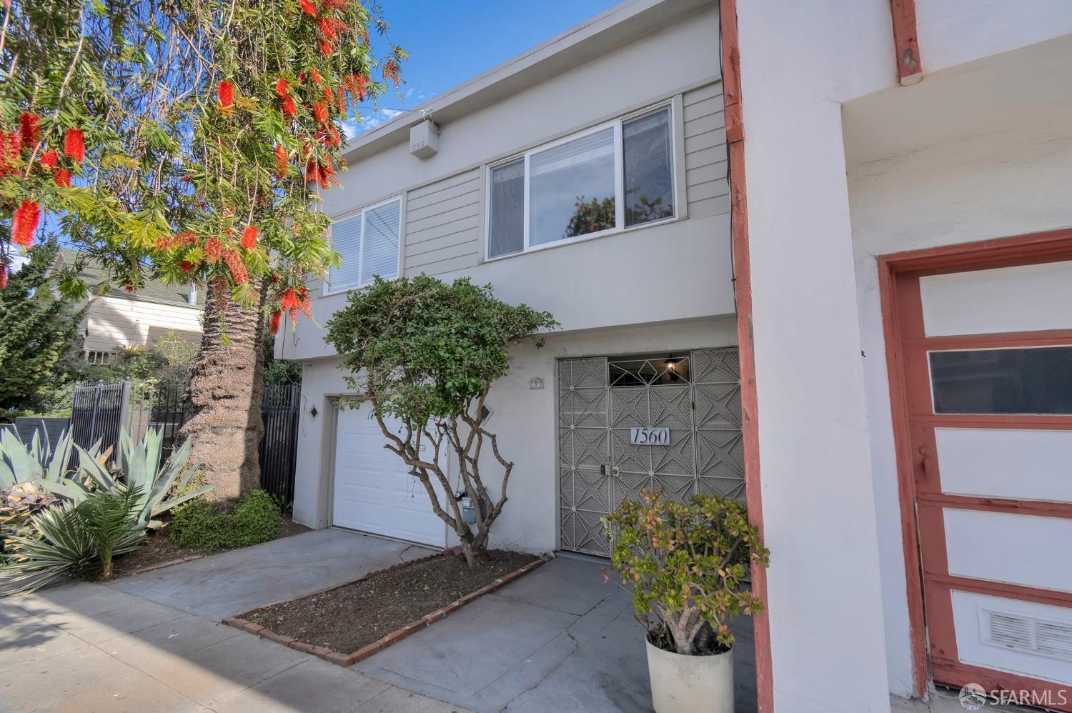 Detail Gallery Image 3 of 46 For 1560 Mckinnon Ave, San Francisco,  CA 94124 - 3 Beds | 1/1 Baths