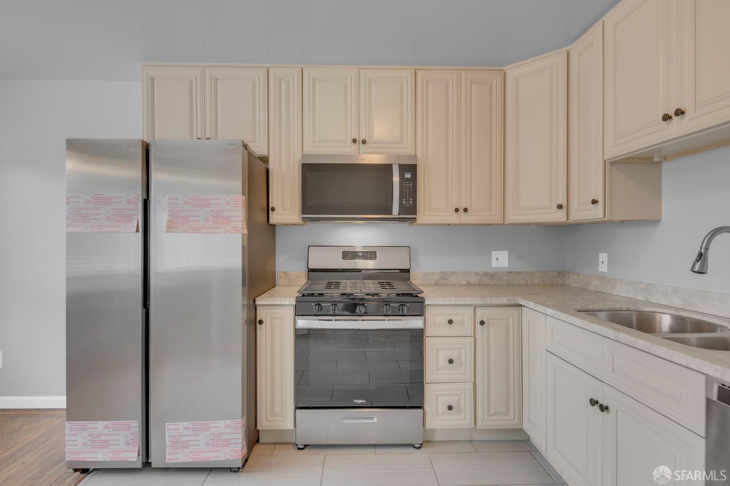 Detail Gallery Image 12 of 46 For 1560 Mckinnon Ave, San Francisco,  CA 94124 - 3 Beds | 1/1 Baths