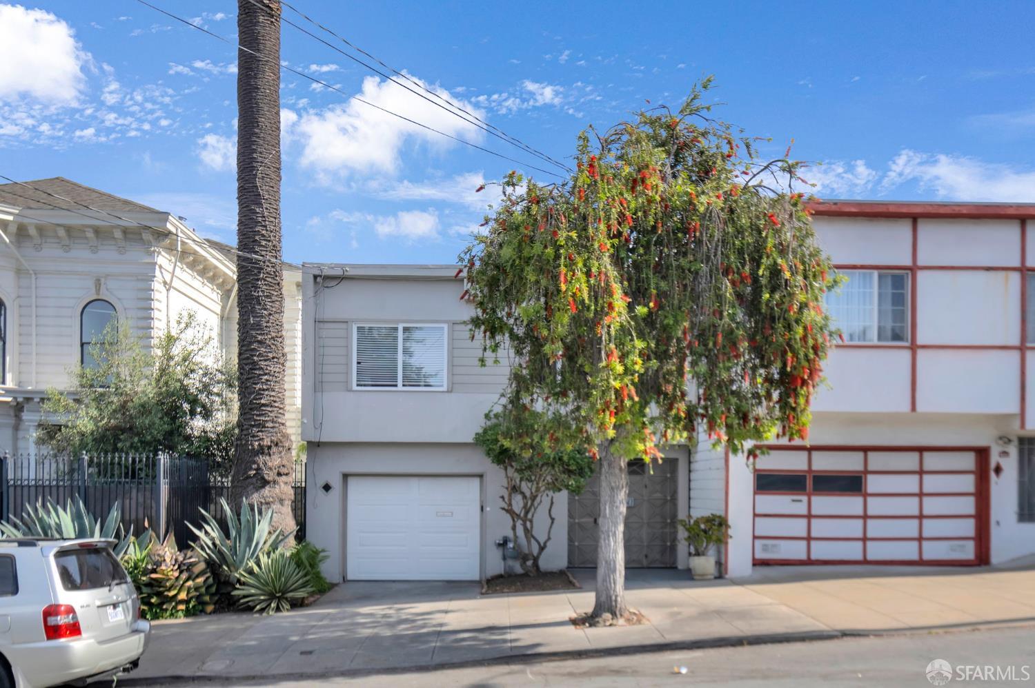 Detail Gallery Image 2 of 46 For 1560 Mckinnon Ave, San Francisco,  CA 94124 - 3 Beds | 1/1 Baths