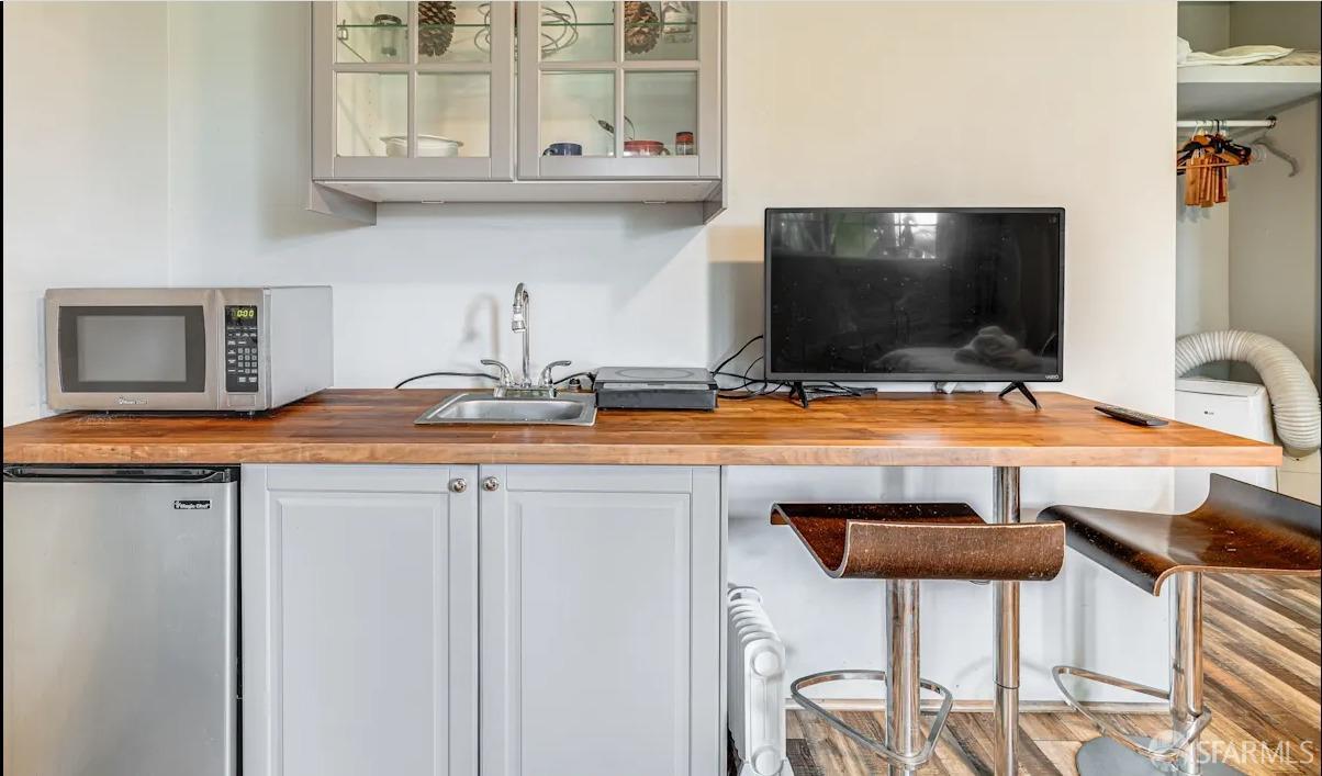 Detail Gallery Image 15 of 29 For 119 Lotus Way, East Palo Alto,  CA 94303 - 5 Beds | 4 Baths