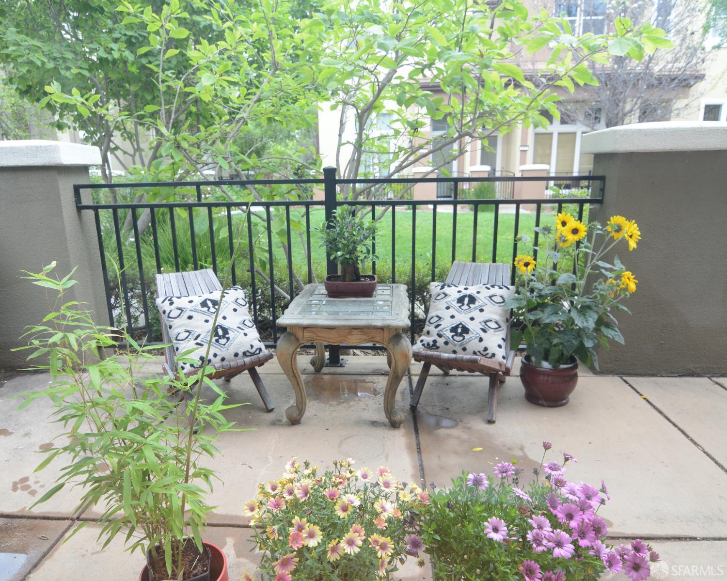 Detail Gallery Image 4 of 31 For 1194 Gliessen Ter, Sunnyvale,  CA 94089 - 2 Beds | 2/1 Baths