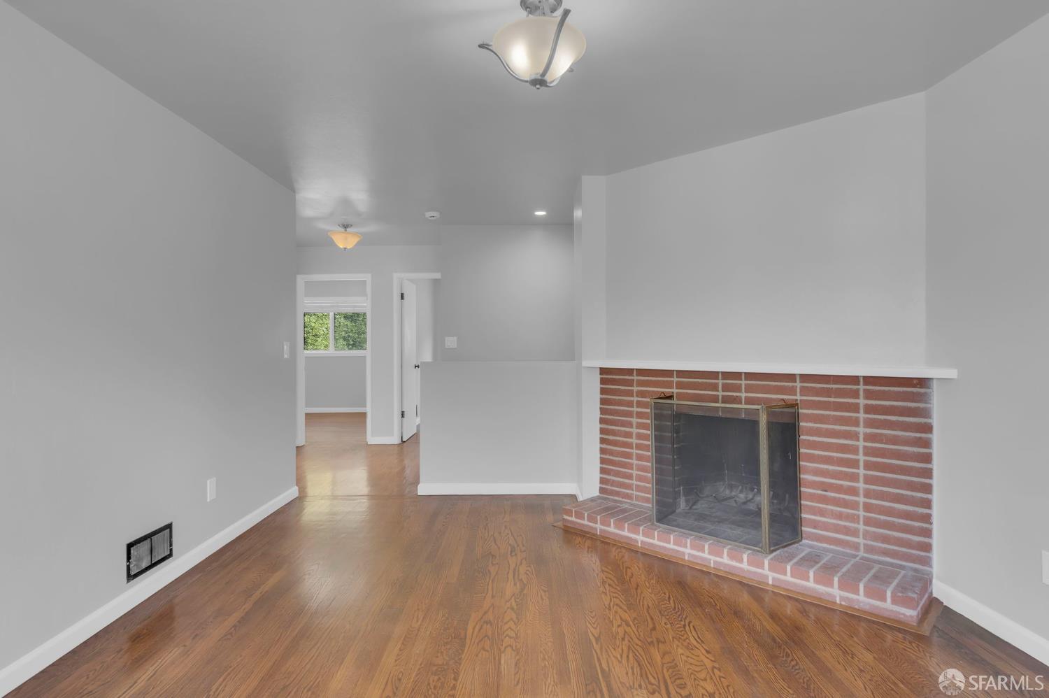 Detail Gallery Image 9 of 46 For 1560 Mckinnon Ave, San Francisco,  CA 94124 - 3 Beds | 1/1 Baths