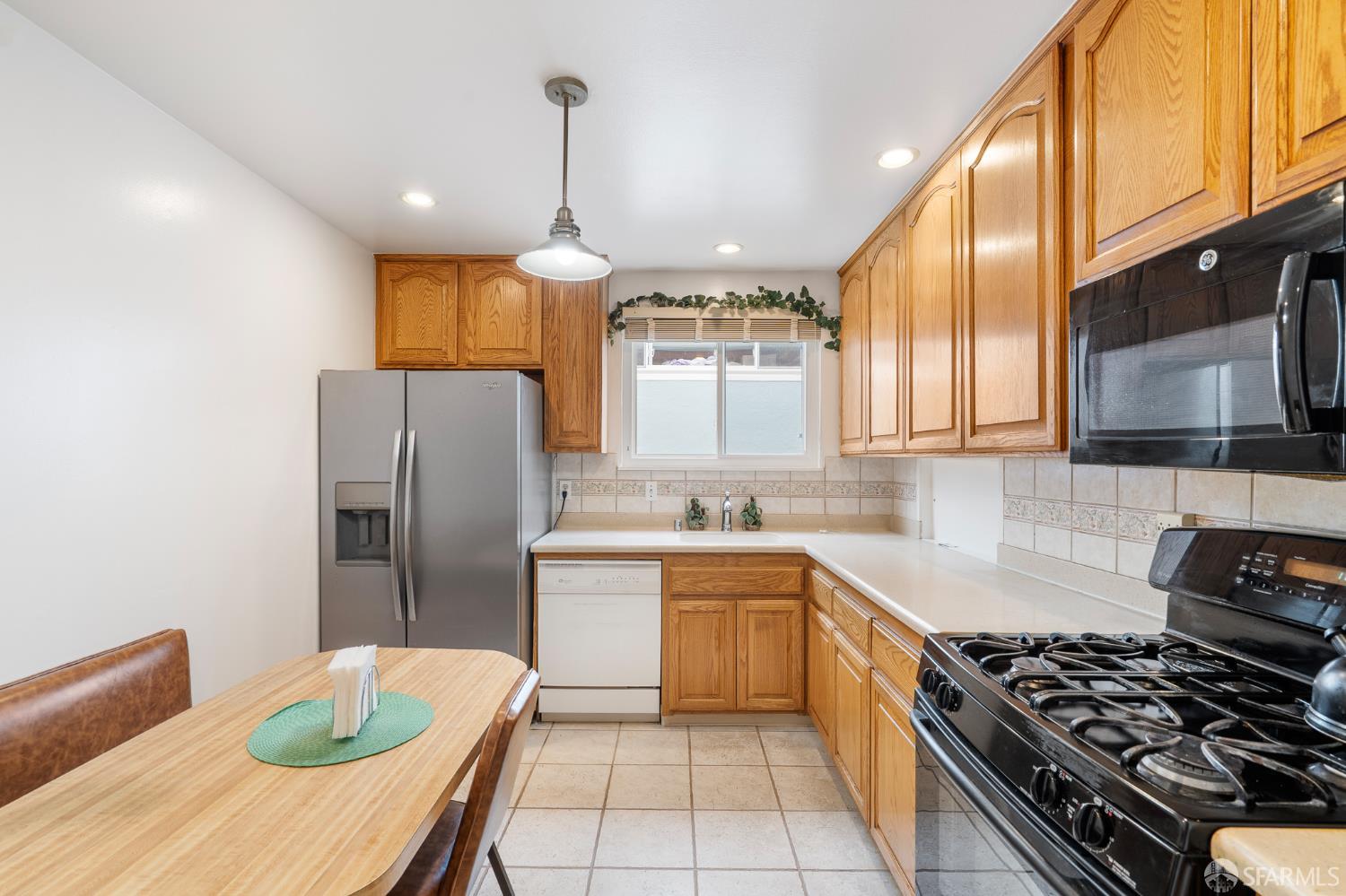 Detail Gallery Image 17 of 37 For 61 Grandview Ave, Daly City,  CA 94015 - 4 Beds | 2 Baths