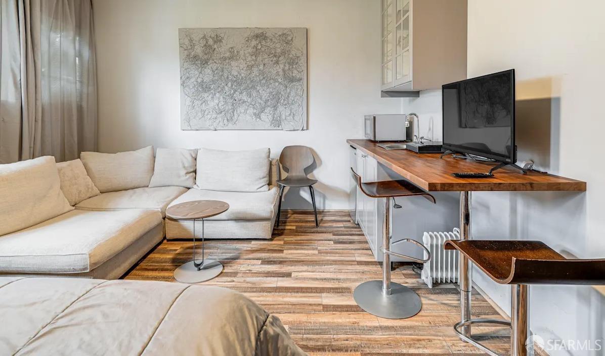 Detail Gallery Image 12 of 29 For 119 Lotus Way, East Palo Alto,  CA 94303 - 5 Beds | 4 Baths