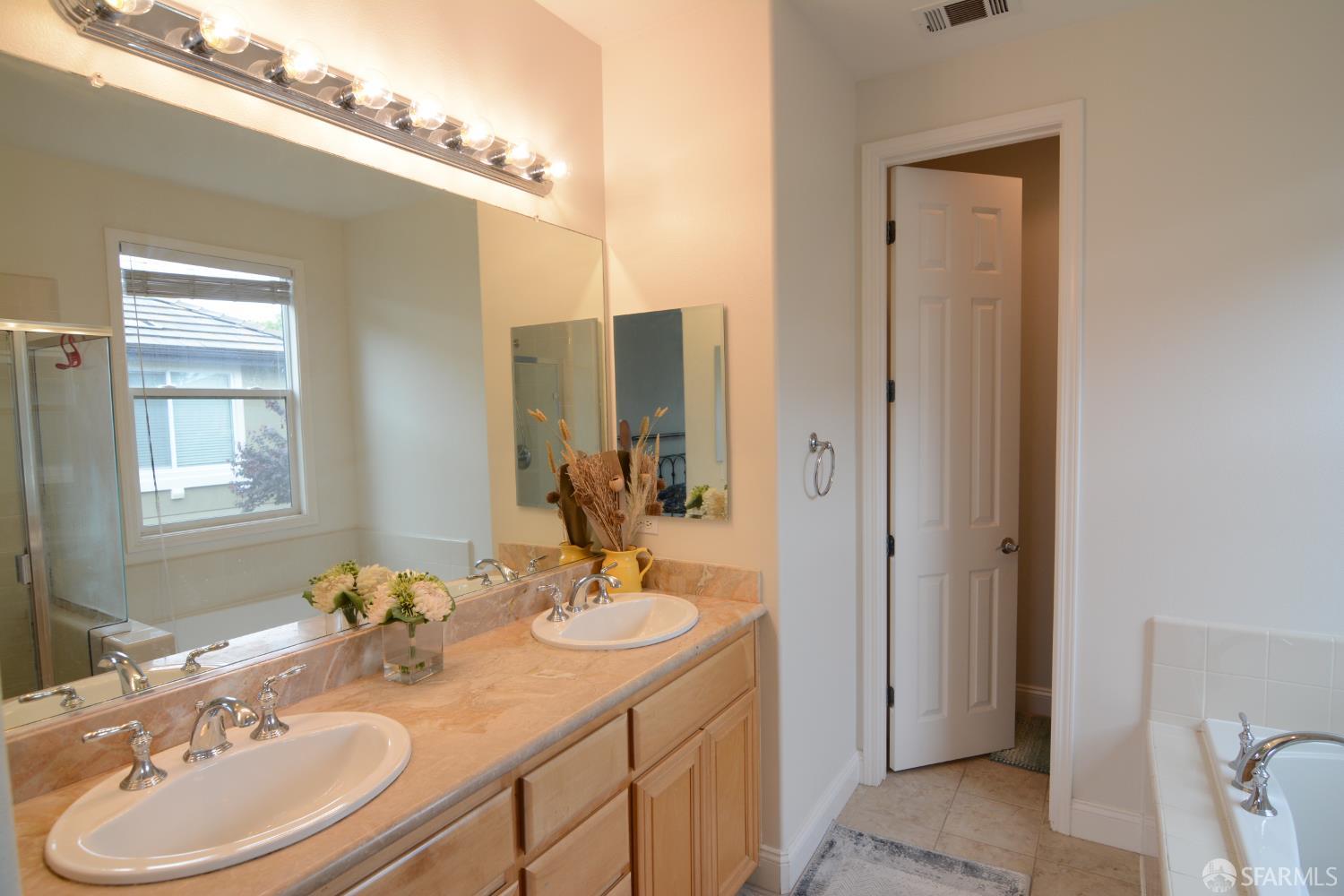 Detail Gallery Image 24 of 31 For 1194 Gliessen Ter, Sunnyvale,  CA 94089 - 2 Beds | 2/1 Baths