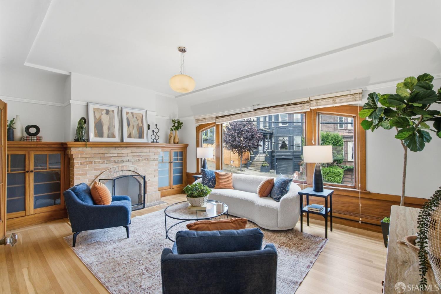 Detail Gallery Image 4 of 69 For 161 Eureka St, San Francisco,  CA 94114 - – Beds | – Baths