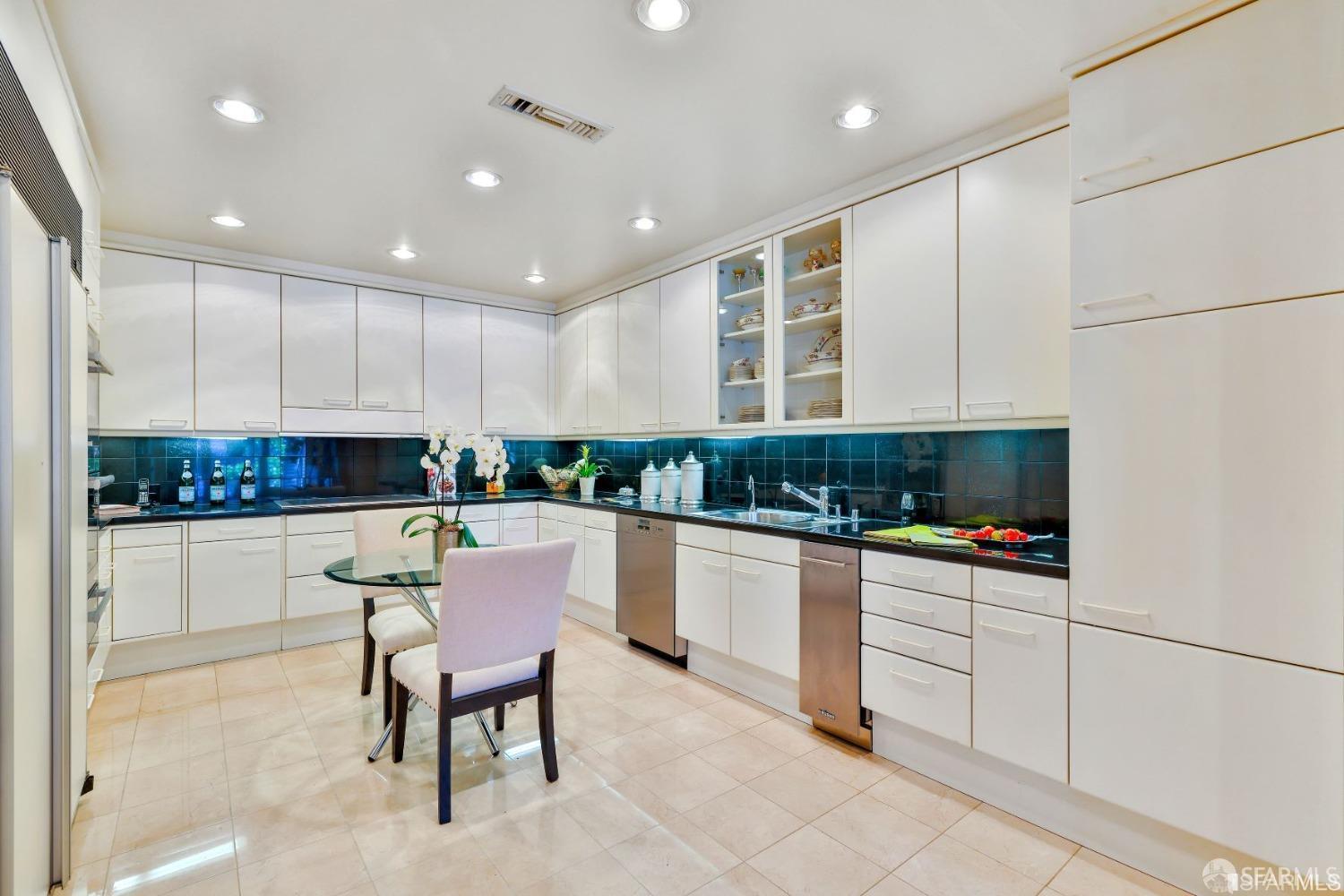 Detail Gallery Image 10 of 19 For 1150 Sacramento St #201,  San Francisco,  CA 94108 - 2 Beds | 3 Baths