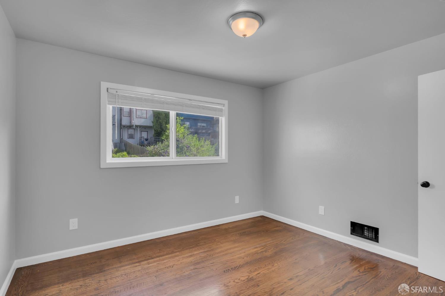 Detail Gallery Image 31 of 46 For 1560 Mckinnon Ave, San Francisco,  CA 94124 - 3 Beds | 1/1 Baths