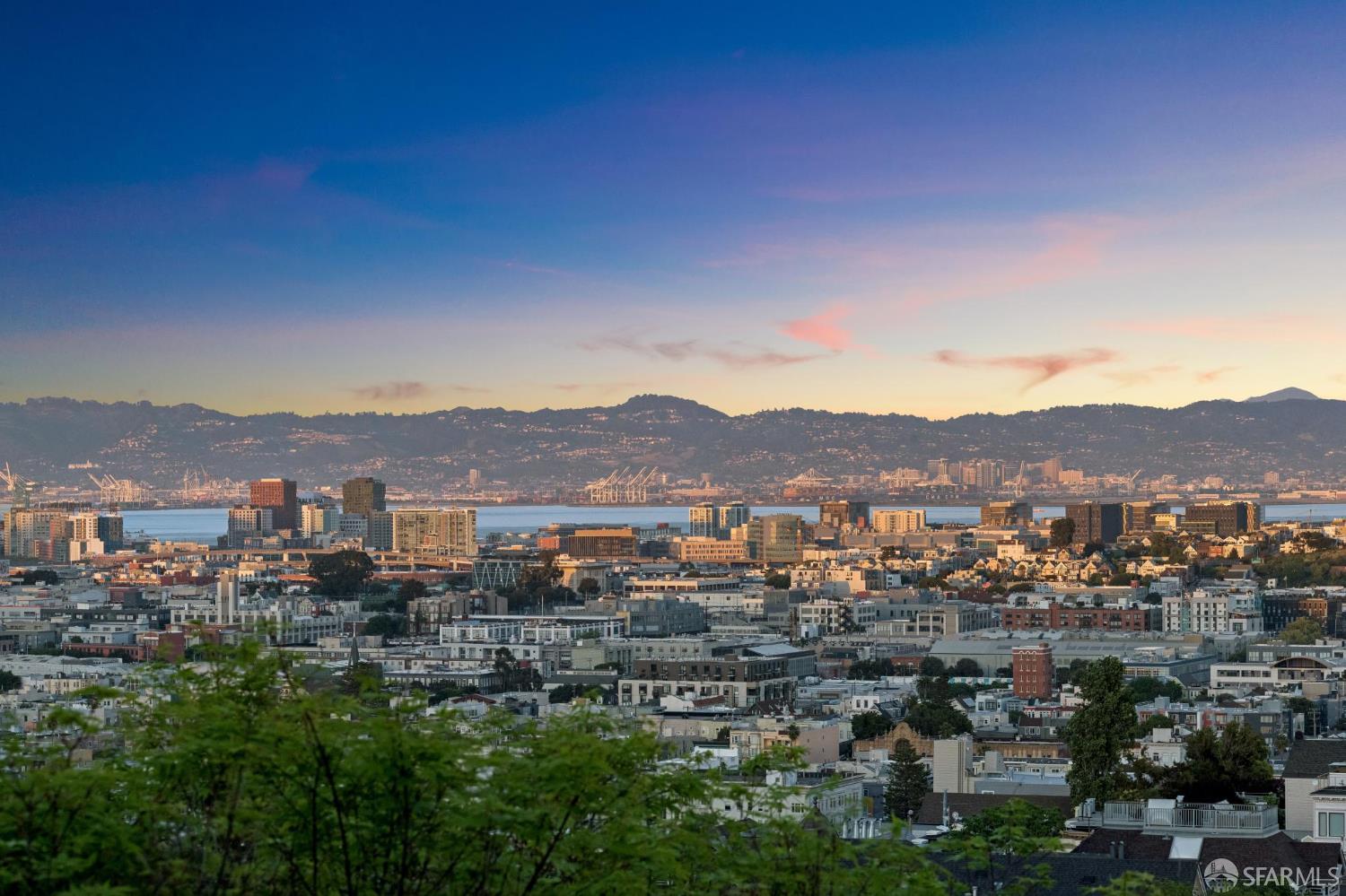 Detail Gallery Image 11 of 98 For 3627 21st St, San Francisco,  CA 94114 - 3 Beds | 3 Baths