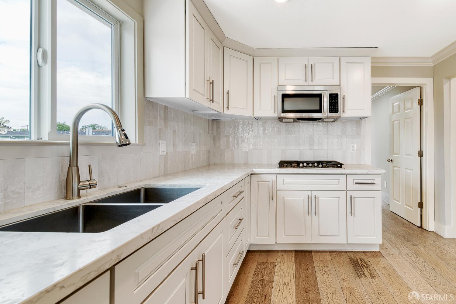 Detail Gallery Image 10 of 29 For 401 Silver Ave, Richmond,  CA 94801 - 3 Beds | 2 Baths