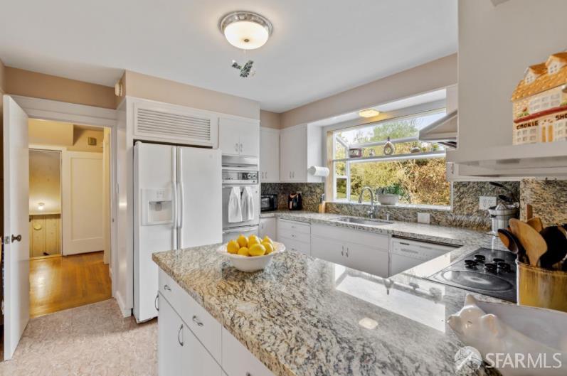 Detail Gallery Image 15 of 49 For 44 Stonecrest Dr, San Francisco,  CA 94132 - 4 Beds | 5 Baths