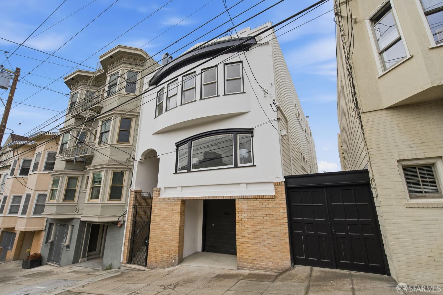 Detail Gallery Image 2 of 69 For 161 Eureka St, San Francisco,  CA 94114 - – Beds | – Baths