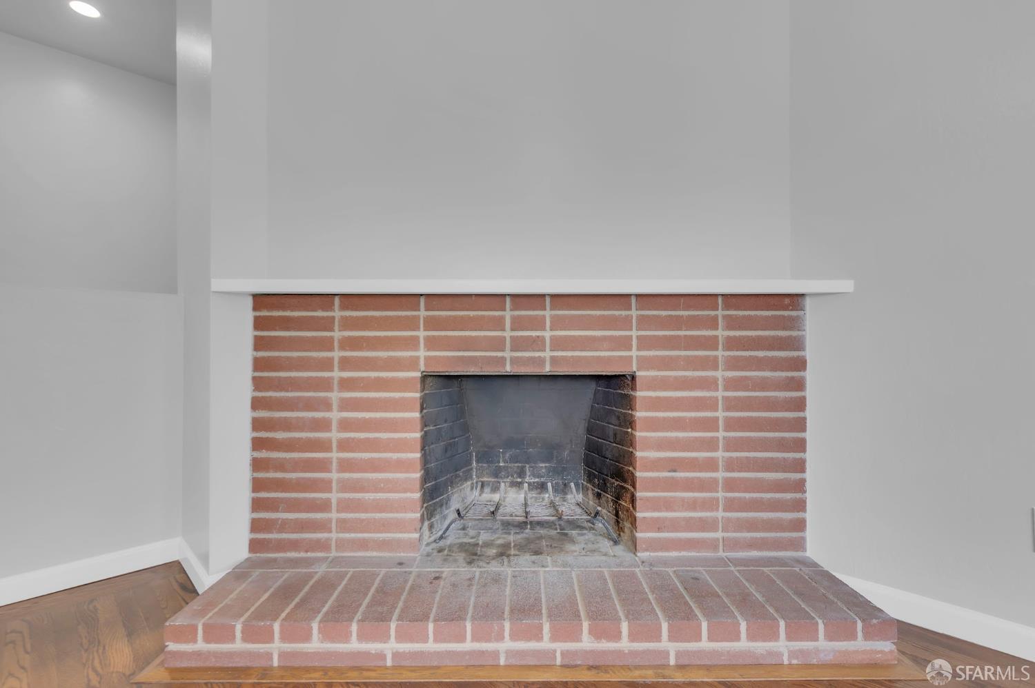 Detail Gallery Image 27 of 46 For 1560 Mckinnon Ave, San Francisco,  CA 94124 - 3 Beds | 1/1 Baths