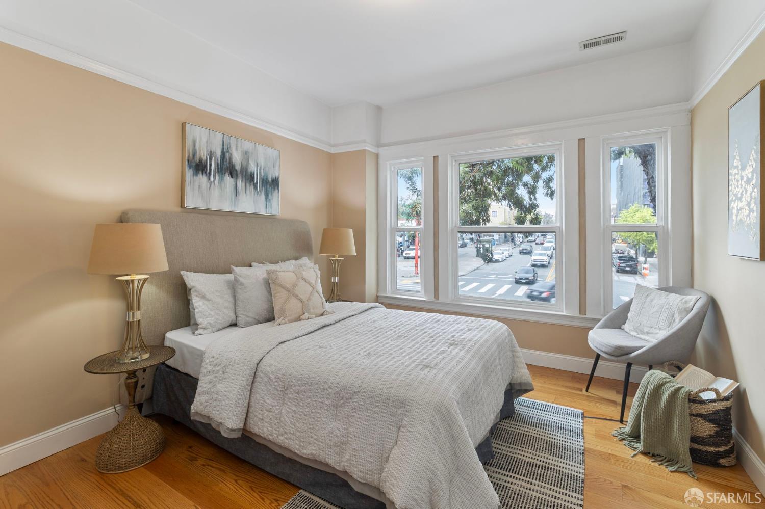 Detail Gallery Image 3 of 32 For 3287 Cesar Chavez St, San Francisco,  CA 94110 - 3 Beds | 2/1 Baths