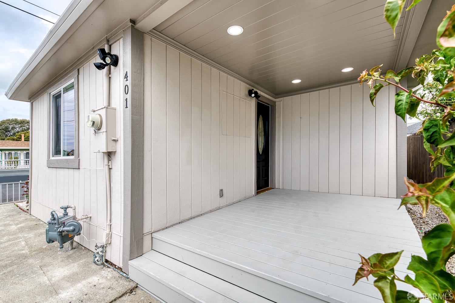 Detail Gallery Image 5 of 29 For 401 Silver Ave, Richmond,  CA 94801 - 3 Beds | 2 Baths