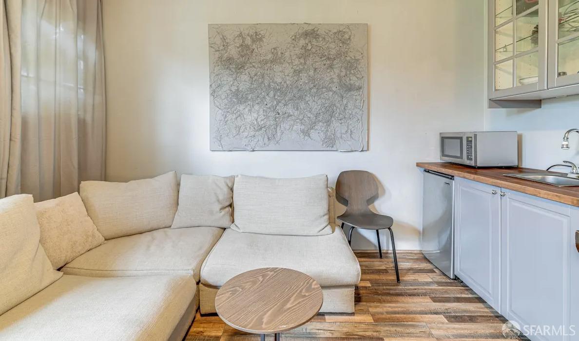 Detail Gallery Image 16 of 29 For 119 Lotus Way, East Palo Alto,  CA 94303 - 5 Beds | 4 Baths