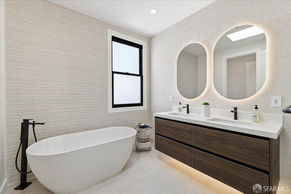 Detail Gallery Image 38 of 83 For 554 18th Ave, San Francisco,  CA 94121 - 5 Beds | 3/1 Baths