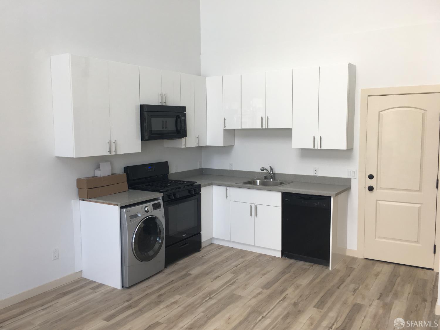 Detail Gallery Image 9 of 25 For 3312 17th St, San Francisco,  CA 94110 - – Beds | – Baths