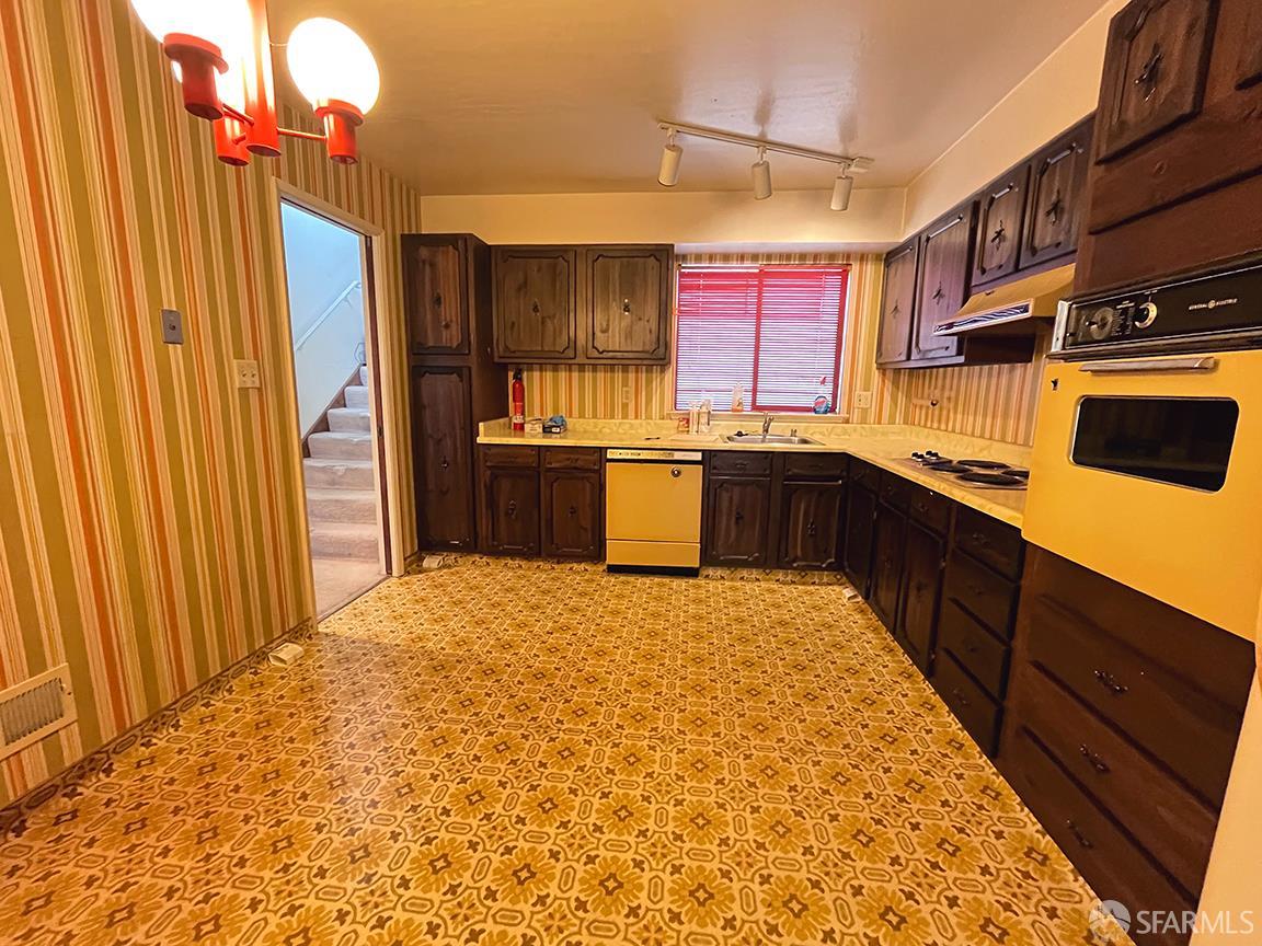 Detail Gallery Image 5 of 10 For 280 Roosevelt Way, San Francisco,  CA 94114 - – Beds | – Baths