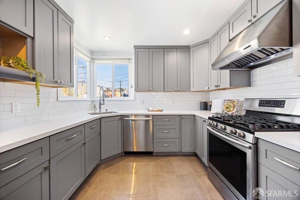 Detail Gallery Image 7 of 27 For 1500 41st Ave, San Francisco,  CA 94122 - 3 Beds | 3 Baths