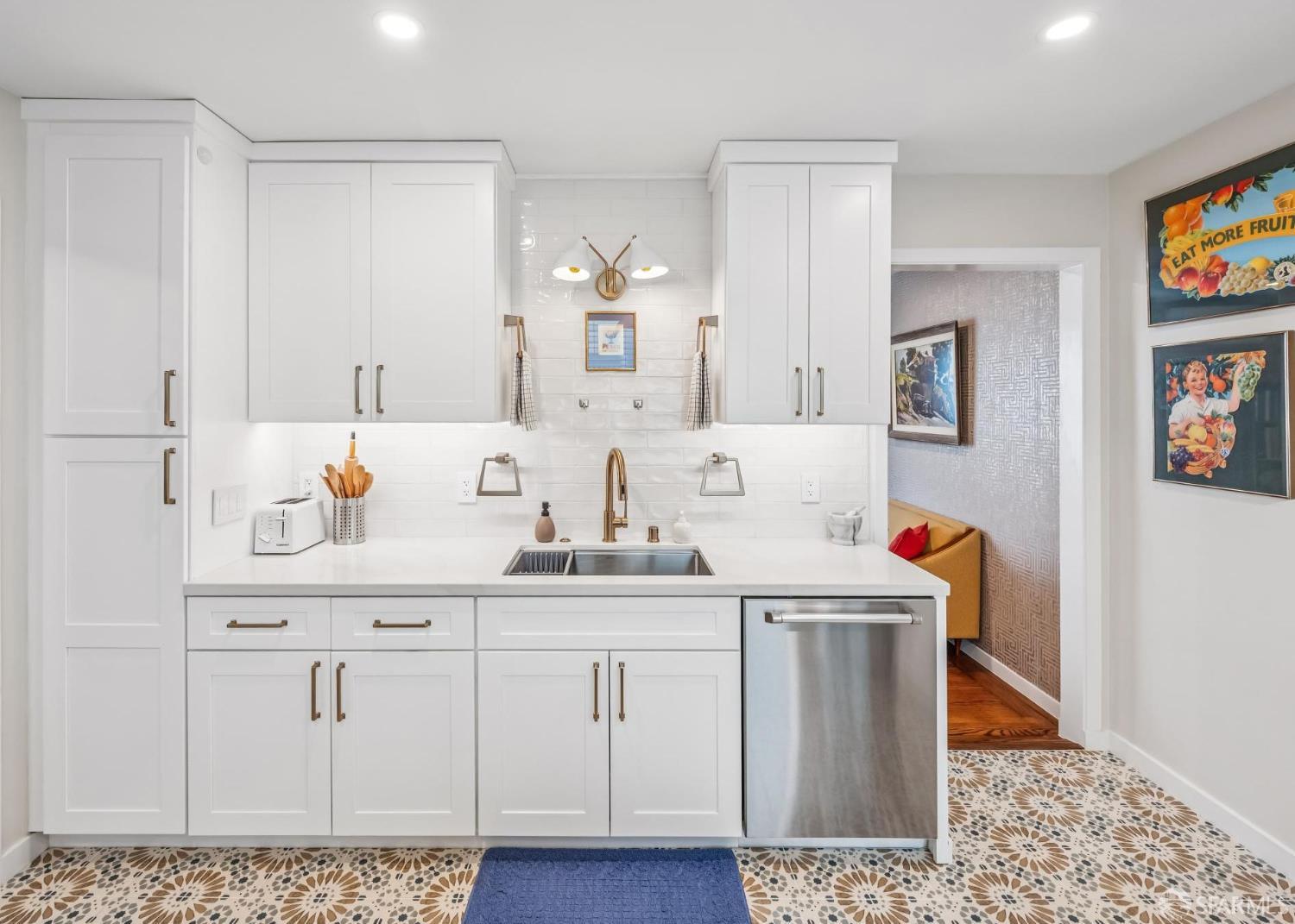Detail Gallery Image 9 of 16 For 849 Noe St #1,  San Francisco,  CA 94114 - 1 Beds | 1 Baths