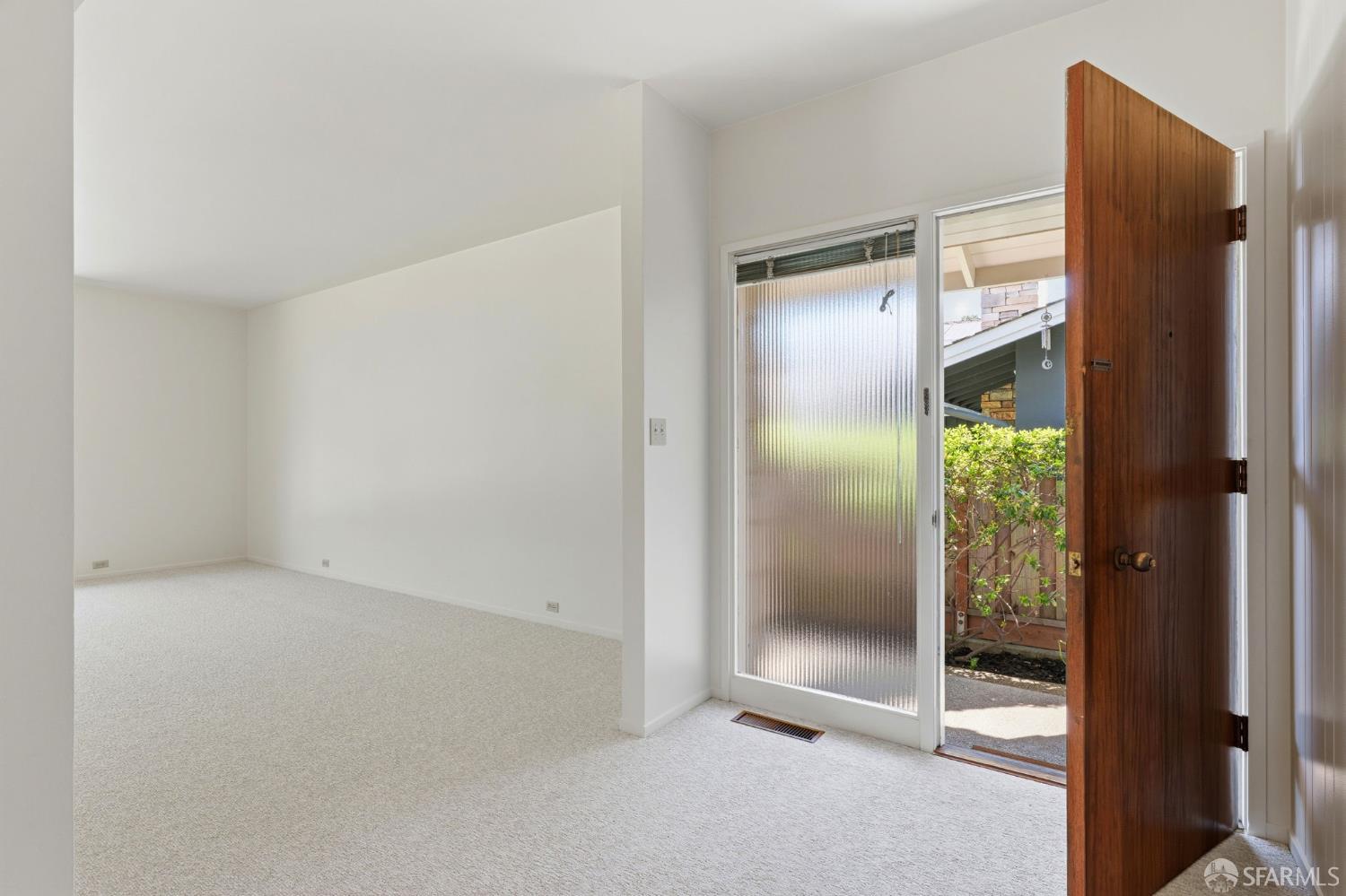 Detail Gallery Image 6 of 41 For 1322 Ashwood Ct, San Mateo,  CA 94402 - 3 Beds | 2 Baths