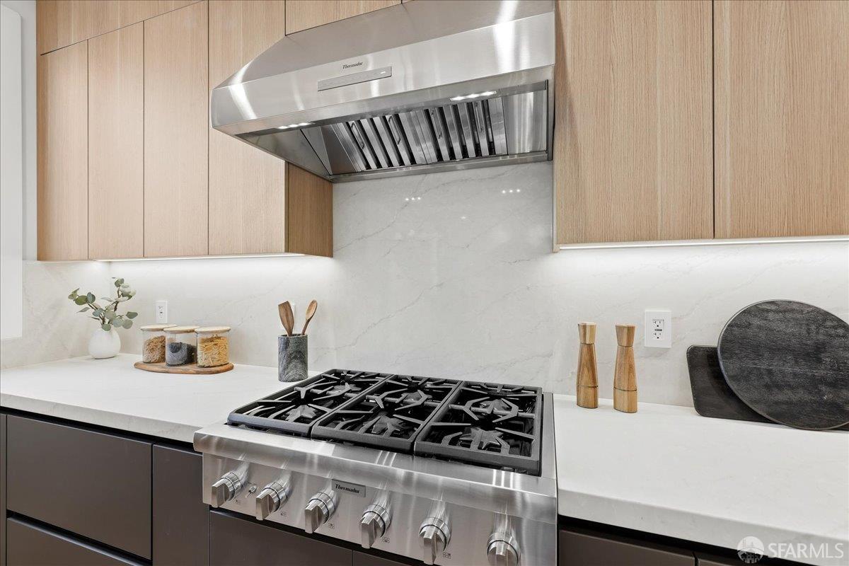 Detail Gallery Image 17 of 83 For 554 18th Ave, San Francisco,  CA 94121 - 5 Beds | 3/1 Baths