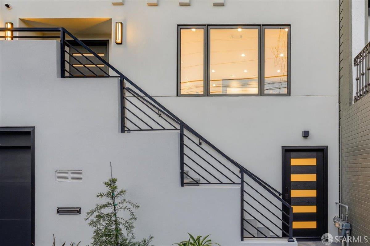 Detail Gallery Image 3 of 83 For 554 18th Ave, San Francisco,  CA 94121 - 5 Beds | 3/1 Baths