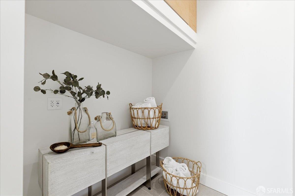 Detail Gallery Image 45 of 83 For 554 18th Ave, San Francisco,  CA 94121 - 5 Beds | 3/1 Baths