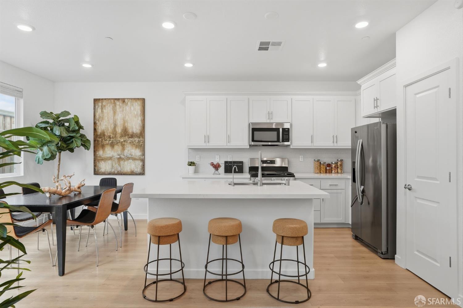 Detail Gallery Image 5 of 36 For 1520 Landing St, Pittsburg,  CA 94565 - 5 Beds | 4 Baths