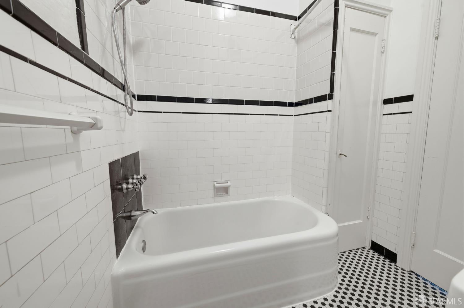 Detail Gallery Image 39 of 61 For 72 Castro St, San Francisco,  CA 94114 - 4 Beds | 2 Baths