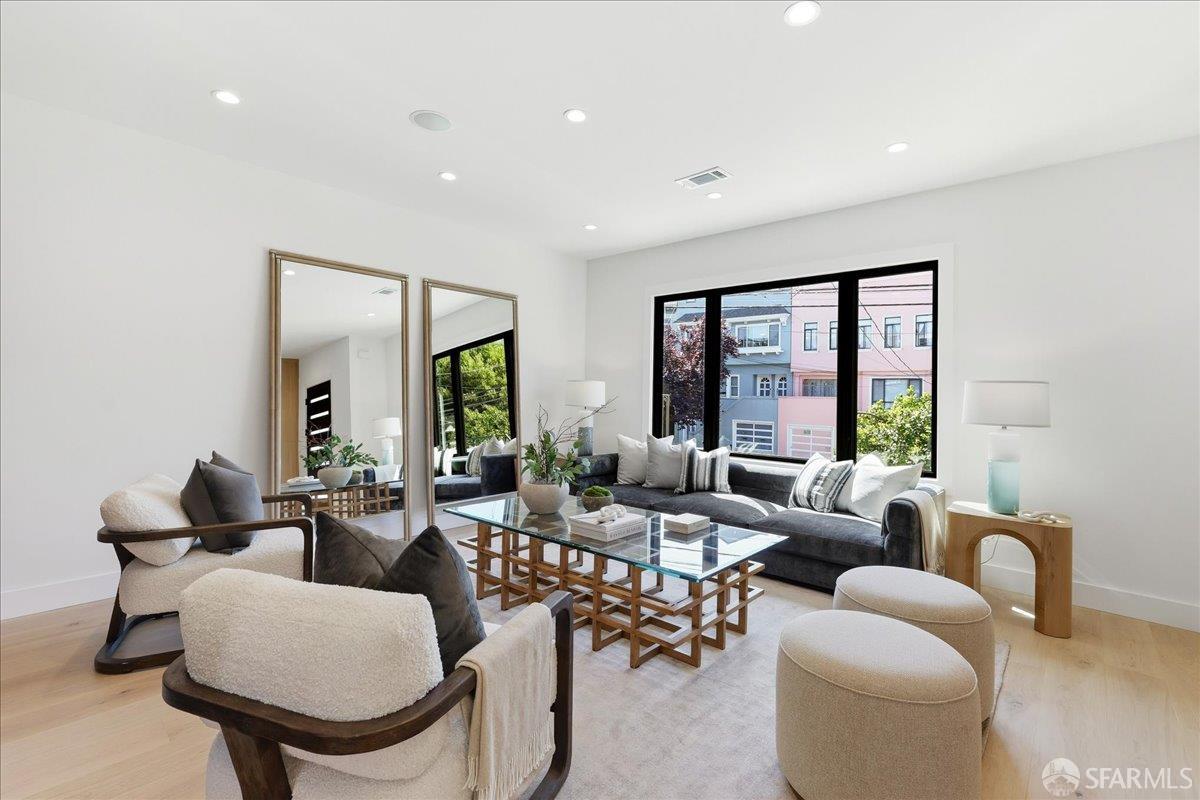 Detail Gallery Image 7 of 83 For 554 18th Ave, San Francisco,  CA 94121 - 5 Beds | 3/1 Baths