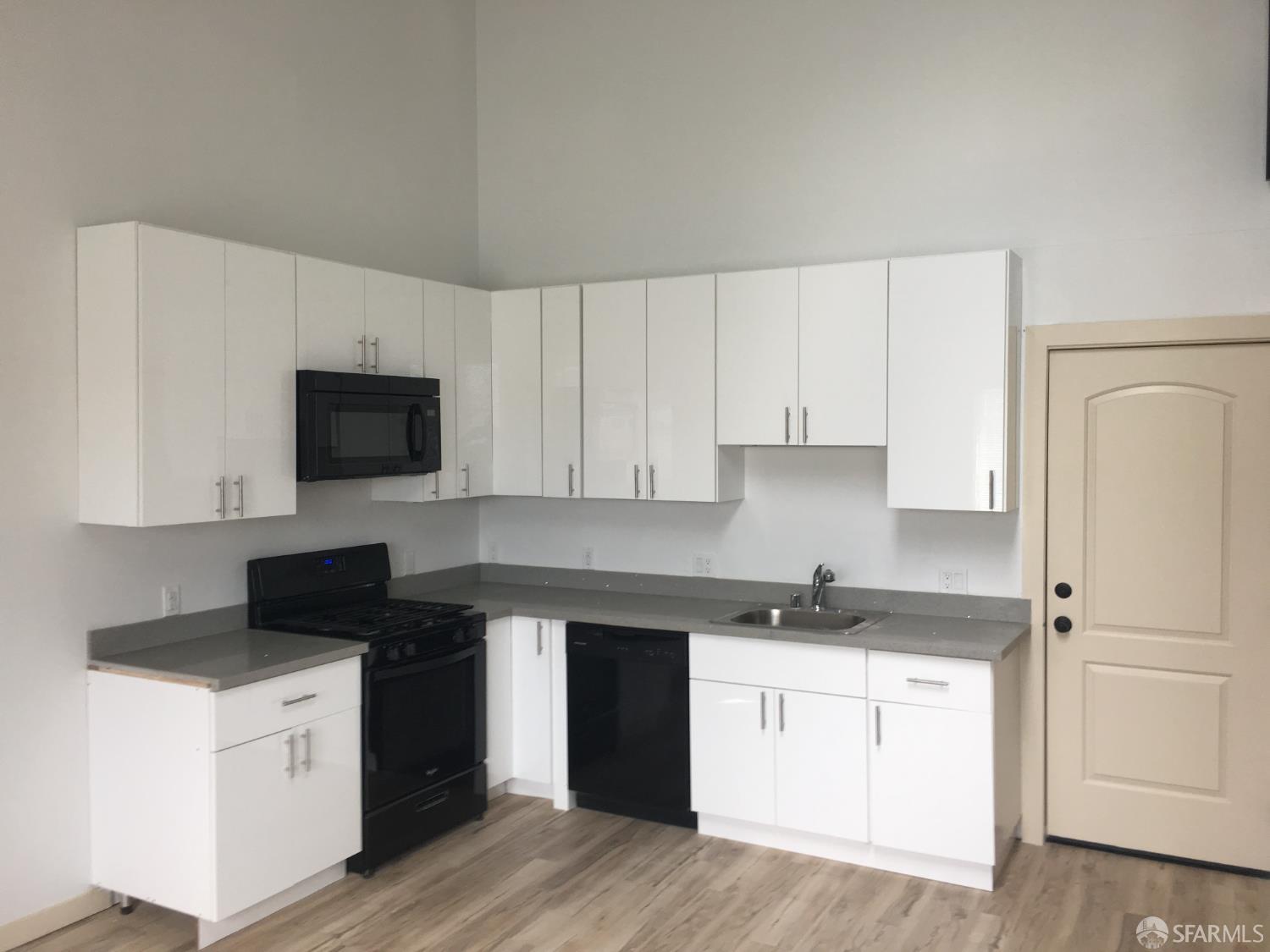 Detail Gallery Image 5 of 25 For 3312 17th St, San Francisco,  CA 94110 - – Beds | – Baths