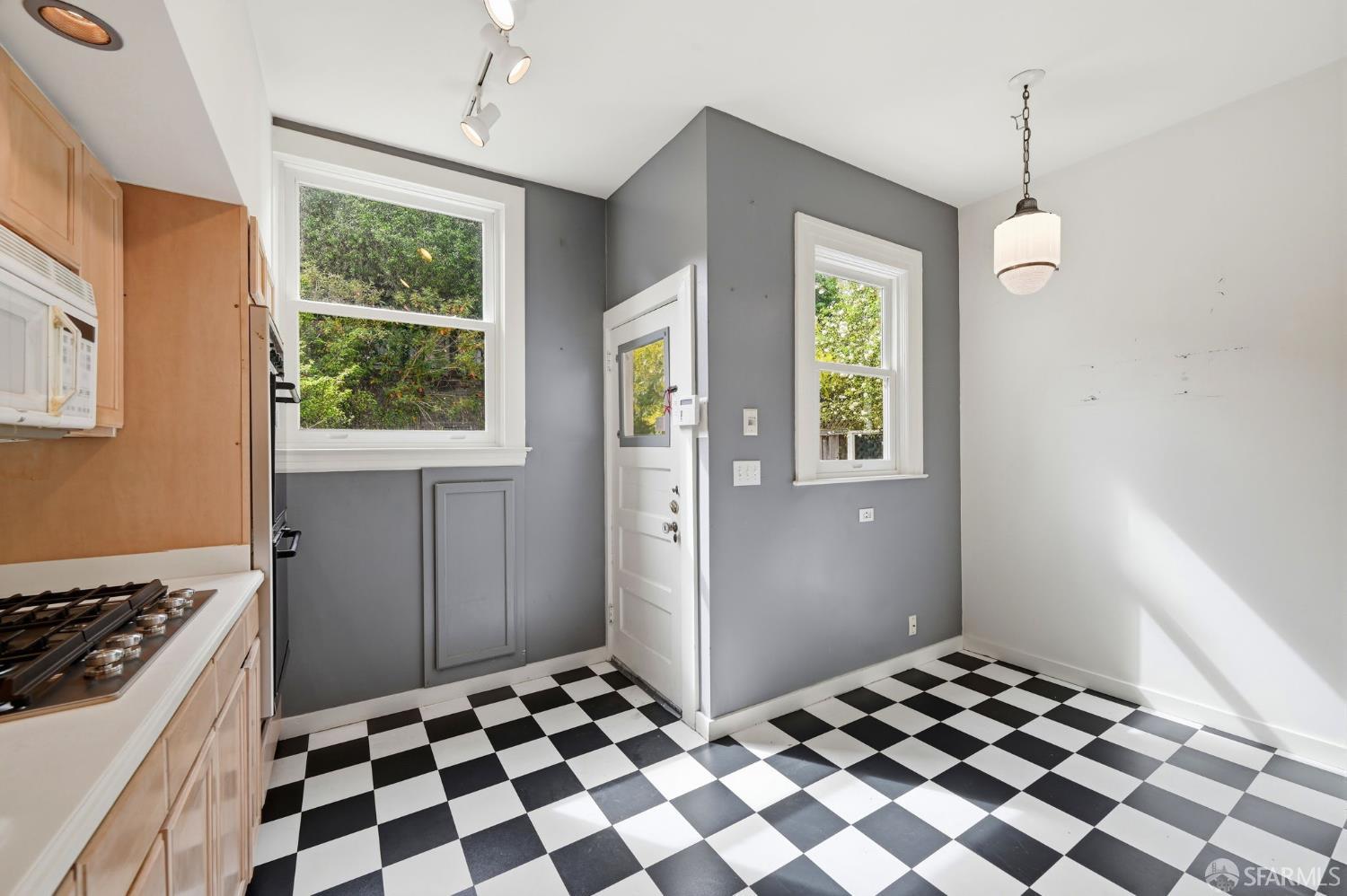 Detail Gallery Image 33 of 61 For 72 Castro St, San Francisco,  CA 94114 - 4 Beds | 2 Baths