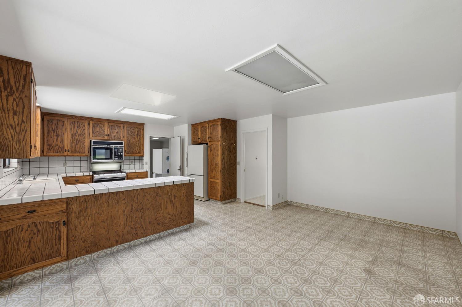 Detail Gallery Image 18 of 41 For 1322 Ashwood Ct, San Mateo,  CA 94402 - 3 Beds | 2 Baths