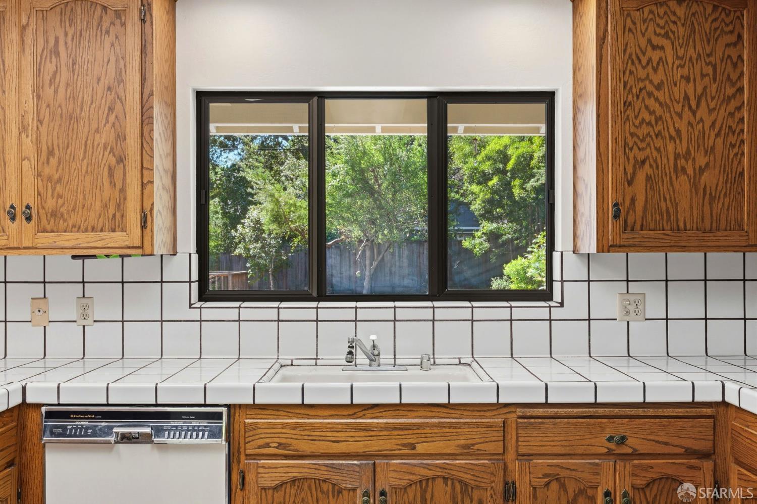 Detail Gallery Image 13 of 41 For 1322 Ashwood Ct, San Mateo,  CA 94402 - 3 Beds | 2 Baths