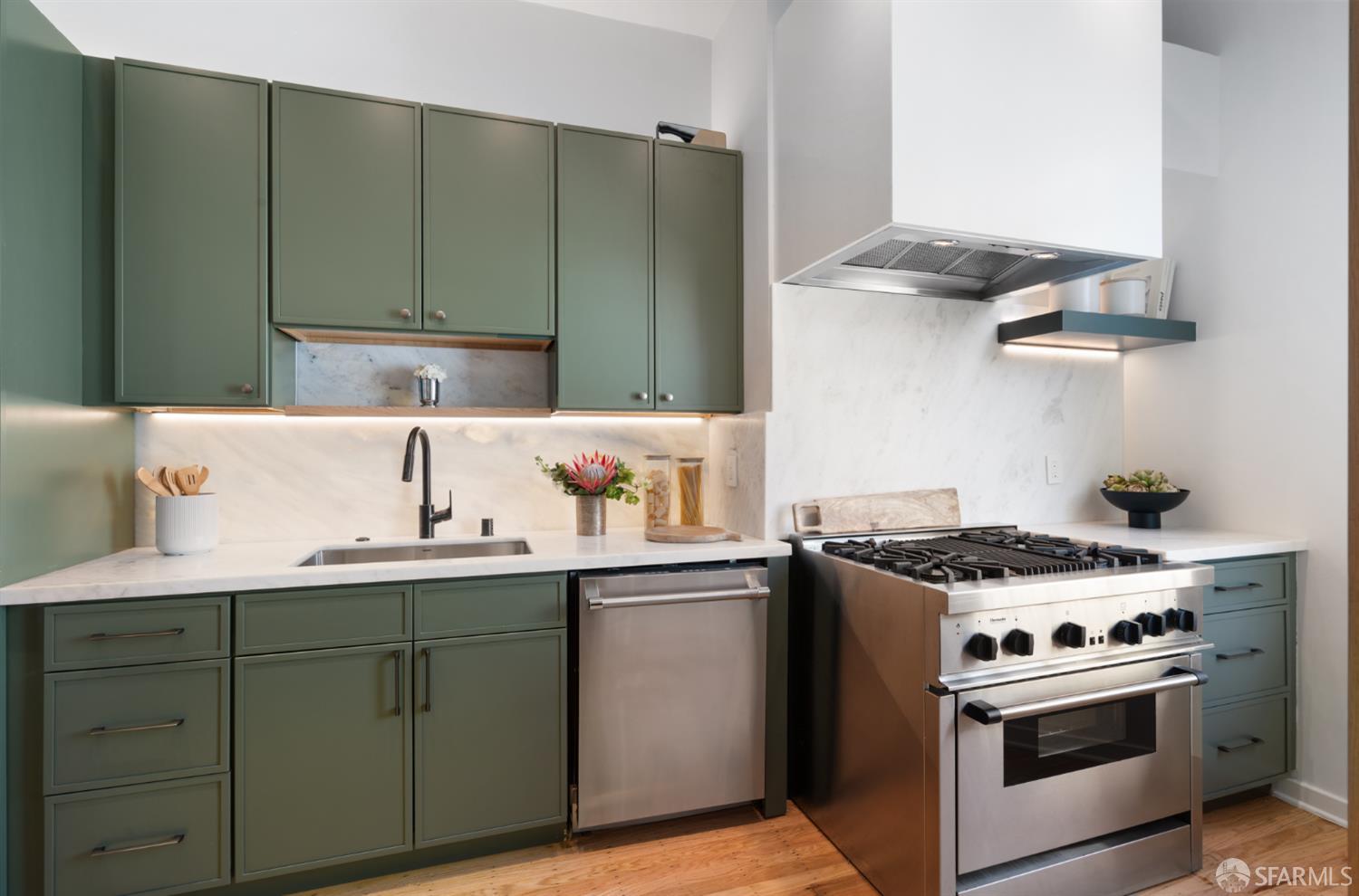 Detail Gallery Image 6 of 37 For 2060 Union St #5,  San Francisco,  CA 94123 - 2 Beds | 1 Baths