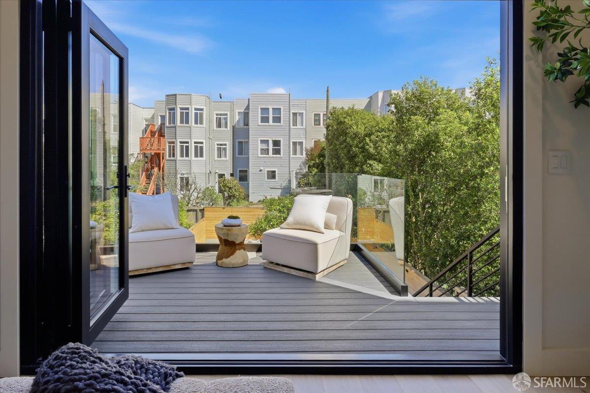 Detail Gallery Image 28 of 83 For 554 18th Ave, San Francisco,  CA 94121 - 5 Beds | 3/1 Baths