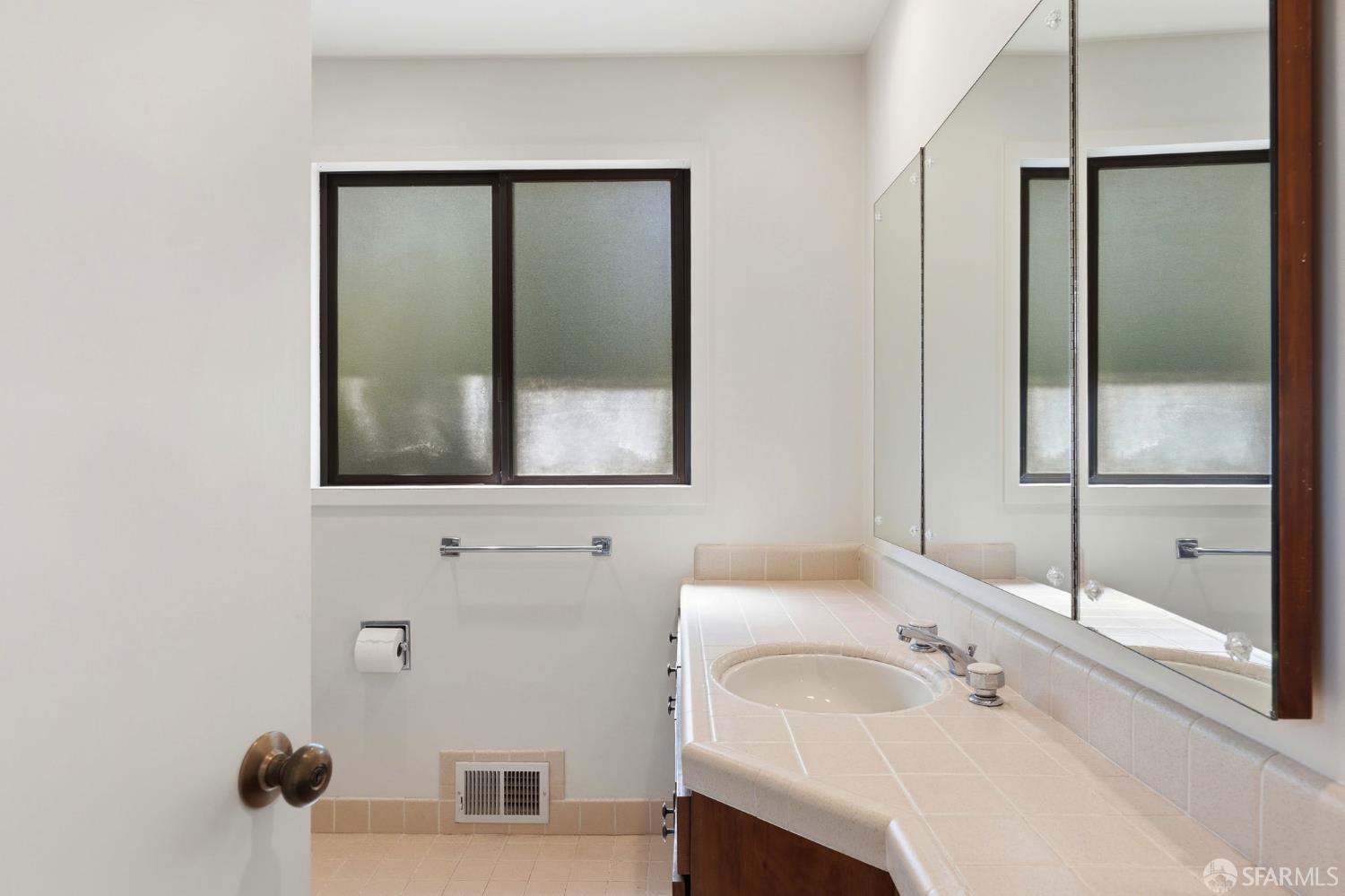 Detail Gallery Image 30 of 41 For 1322 Ashwood Ct, San Mateo,  CA 94402 - 3 Beds | 2 Baths