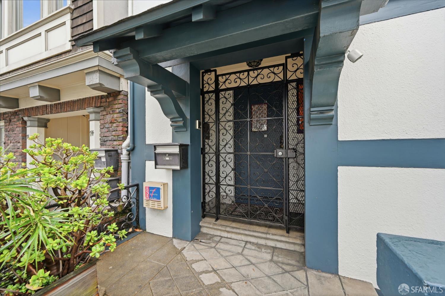 Detail Gallery Image 5 of 61 For 72 Castro St, San Francisco,  CA 94114 - 4 Beds | 2 Baths